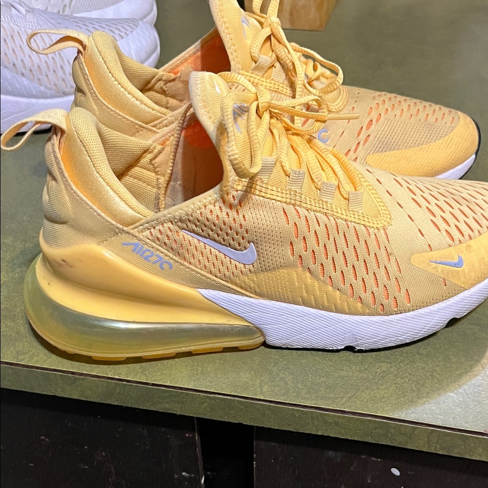 Nike Air Max 270 in Yellow and Orange